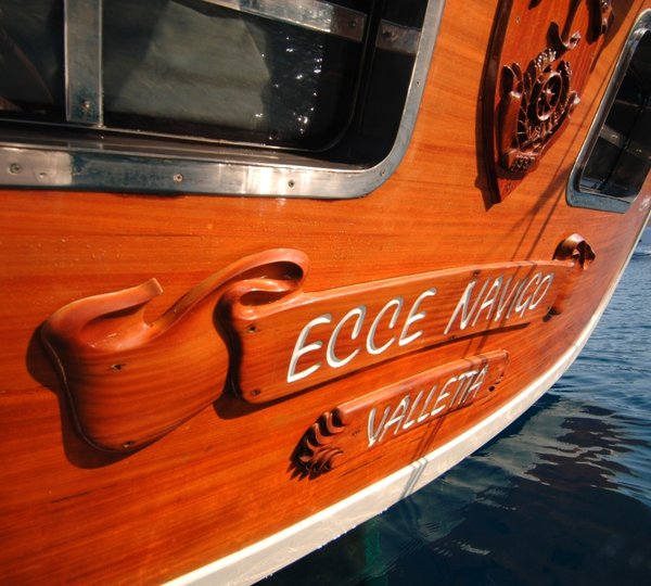 ECCE NAVIGO -  Exterior detail