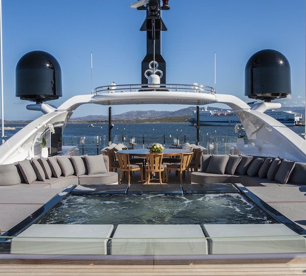 EIGHT - Sun Deck Spa pool