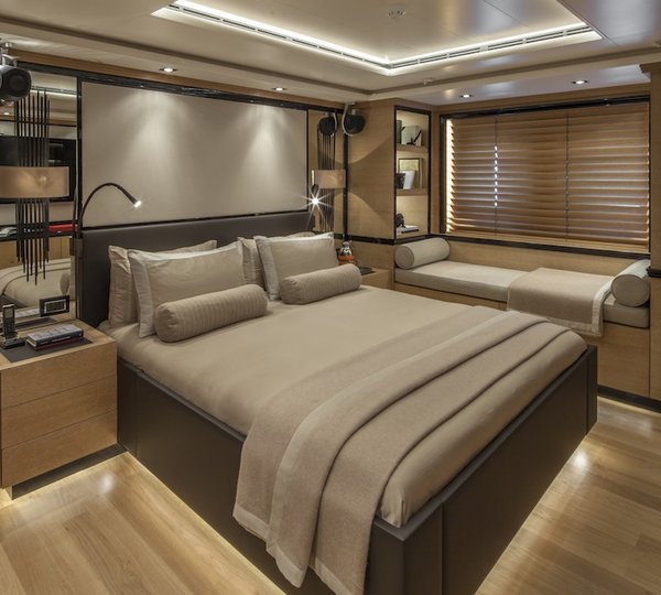 EIGHT - lower deck VIP