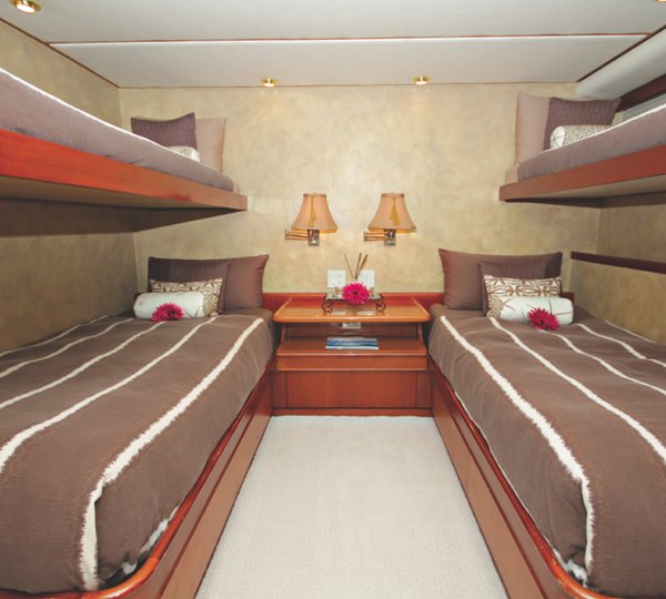 EL JEFE - charter accommodation - twin