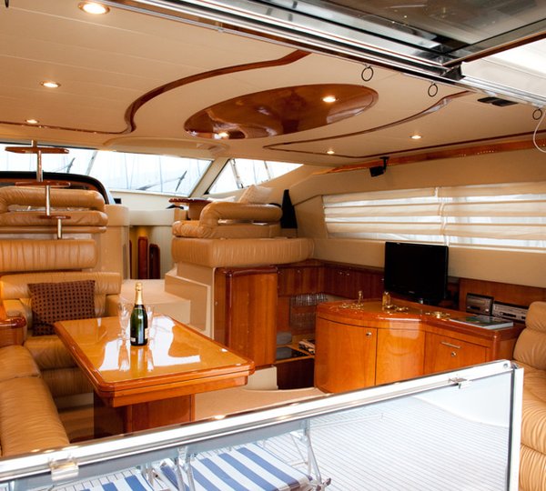 ESPERANCE III -  Salon looking forward