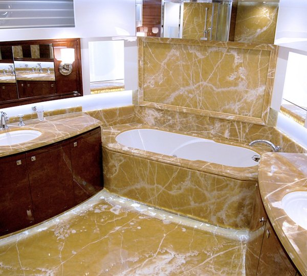 En-suite bathroom on board of the RP 110 Horizon motoryacht Lady Gaga