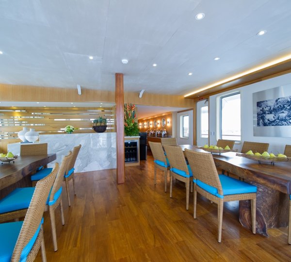 Expedition yacht SALILA - Dining