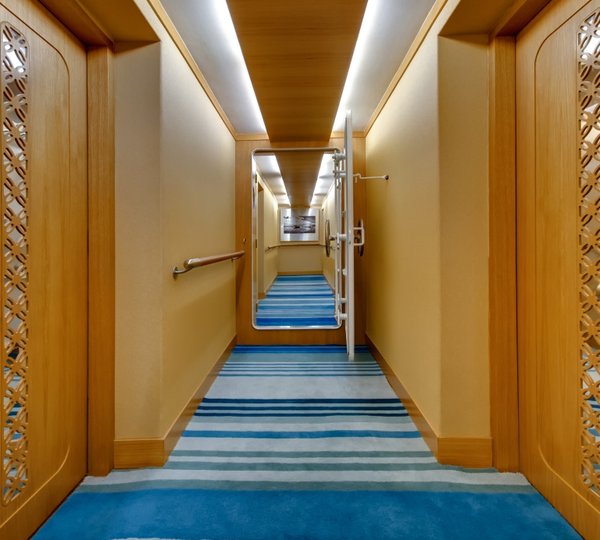 Expedition yacht SALILA - Hallway