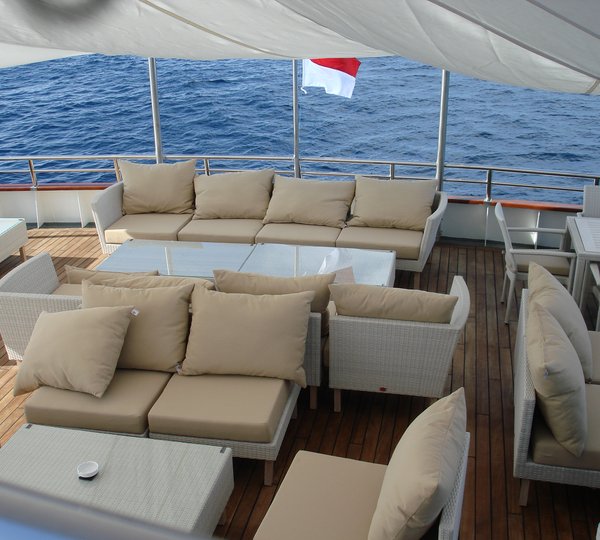 Expedition yacht SALILA - Stern Lounge