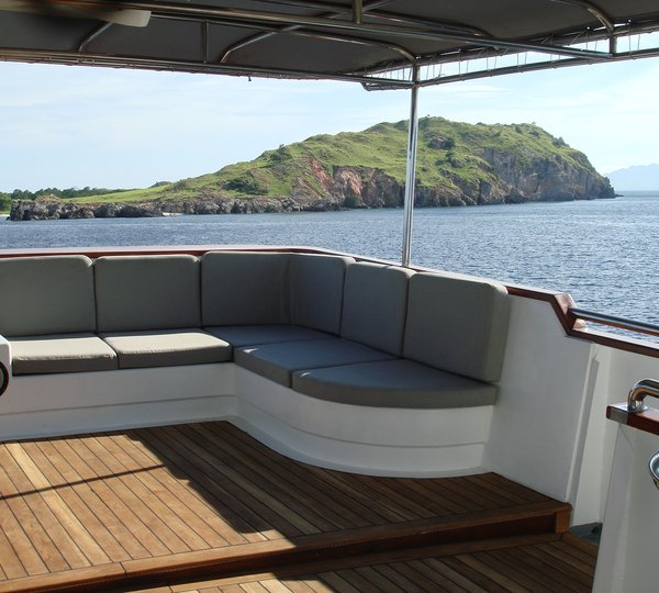 Expedition yacht SALILA - Sundeck Seating