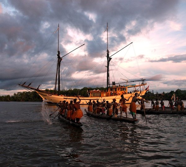 Experience the Spice Islands chartering luxury Phinisi Silolona