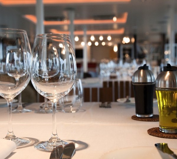 Explorer Yacht ATMOSPHERE - Dining Detail