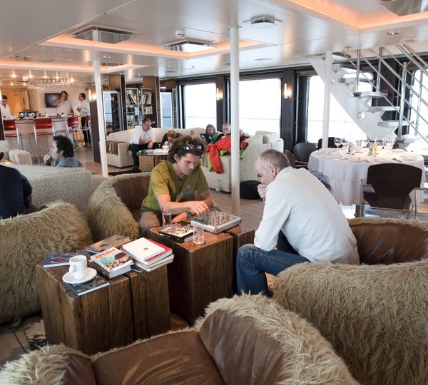 Explorer Yacht ATMOSPHERE - Salon Relaxing