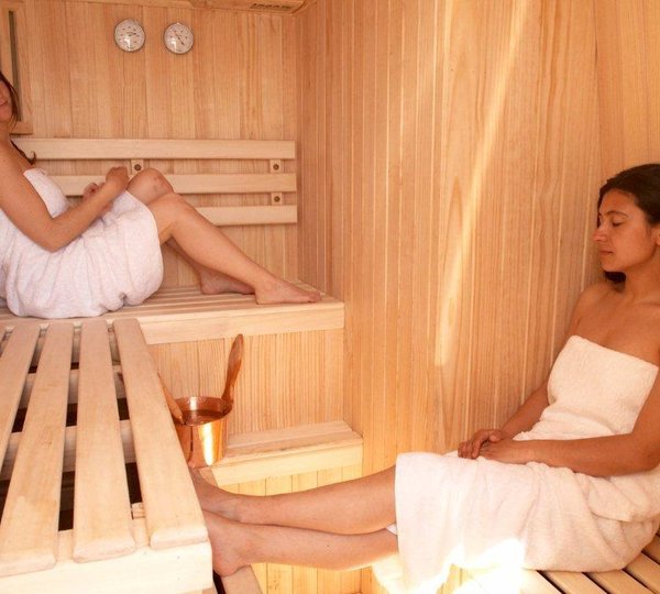 Explorer Yacht ATMOSPHERE - Sauna