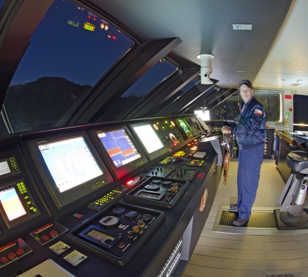 Explorer Yacht ATMOSPHERE - Wheelhouse