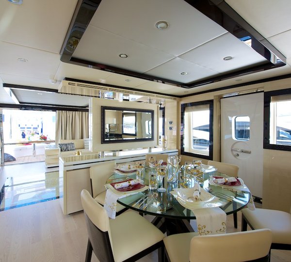 Explorer yacht Gulf 75 Exp - Dining
