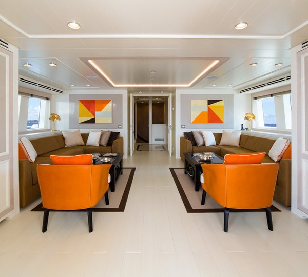 F76 SKYLOUNGE