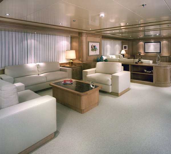 FERDY offers plenty of space for socialising in her saloon