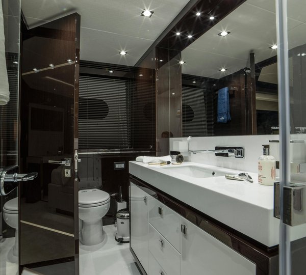 FLEUR - guest bathroom