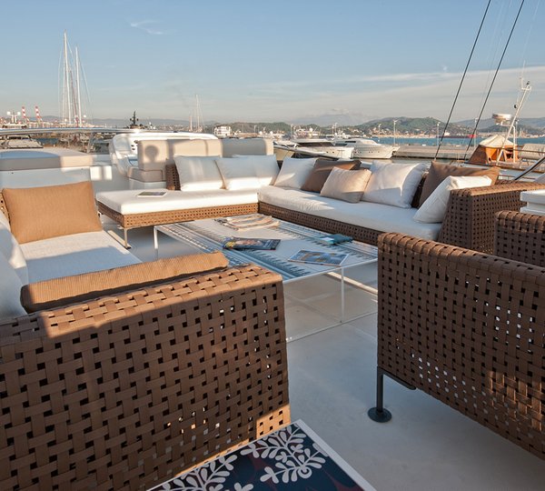 FORTUNA SL82 -  Flybridge Seating