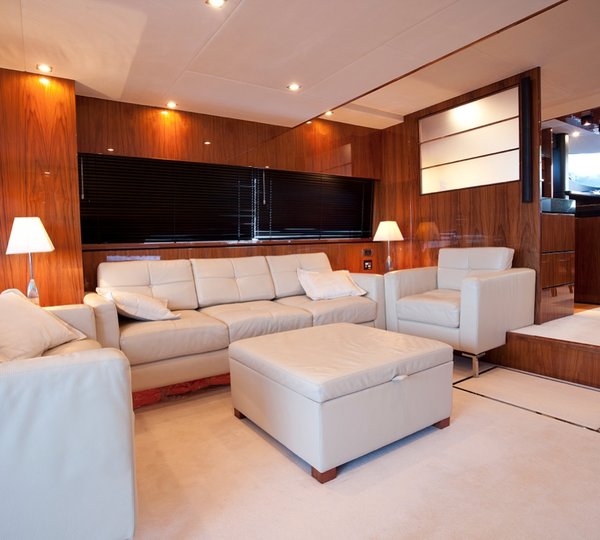 Failrline Squadron 78 XKE - Main Salon 2