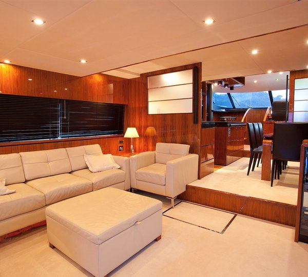 Failrline Squadron 78 XKE - Main Salon 3