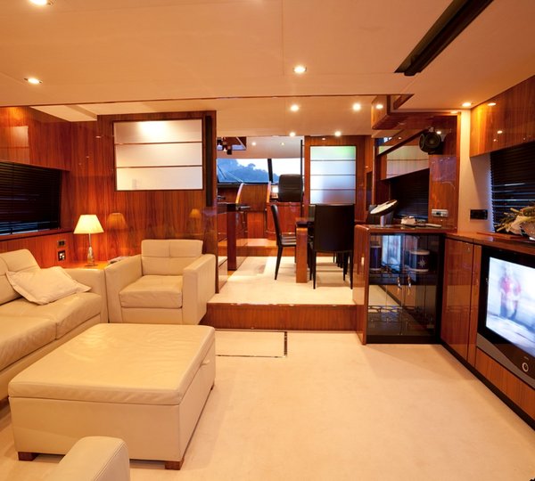 Failrline Squadron 78 XKE - Main Salon 4