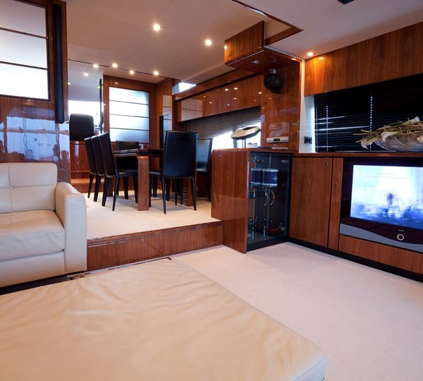 Failrline Squadron 78 XKE - Main Salon