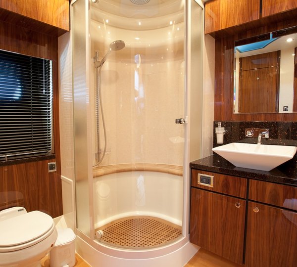 Failrline Squadron 78 XKE - Master Bathroom