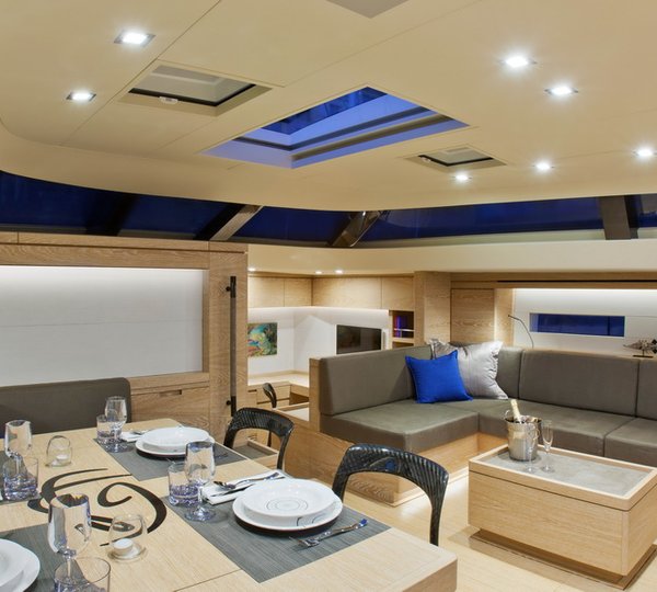 Feelin Good yacht - dining