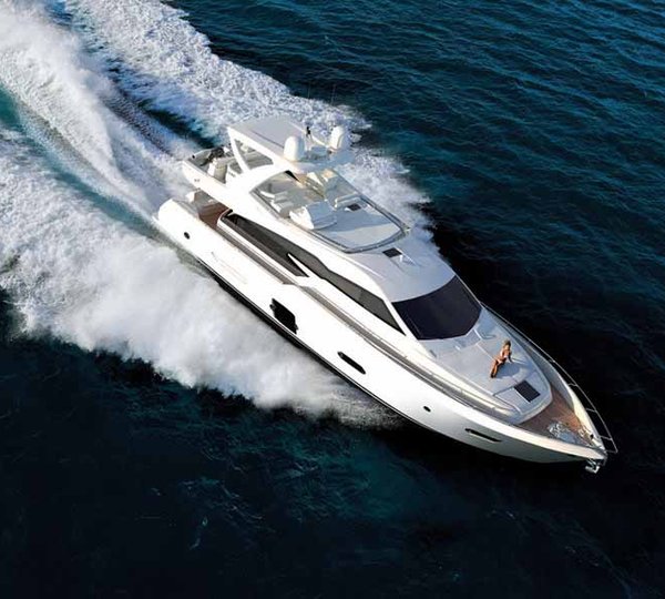 Ferretti 720 super yacht from above
