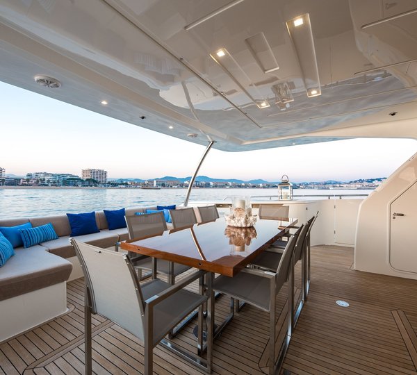 Ferretti 96 JAG B - Alfresco dining