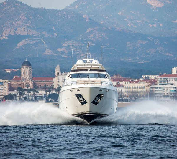 Ferretti 96 JAG B - Bow