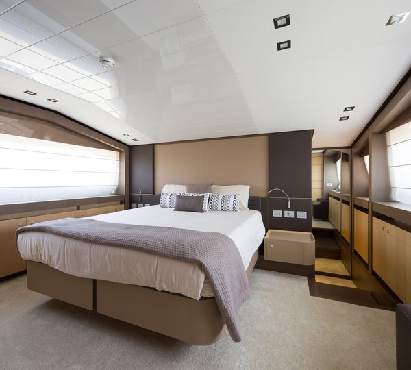 Ferretti 96 JAG B - Master cabin