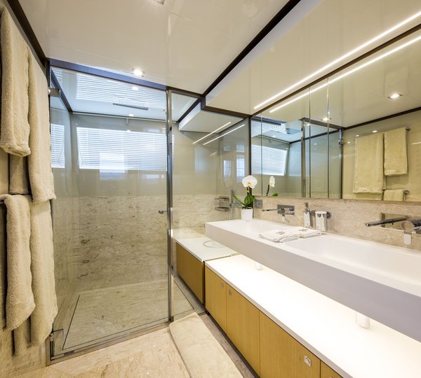 Ferretti 96 JAG B - Master ensuite