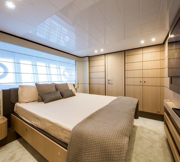 Ferretti 96 JAG B - VIP cabin