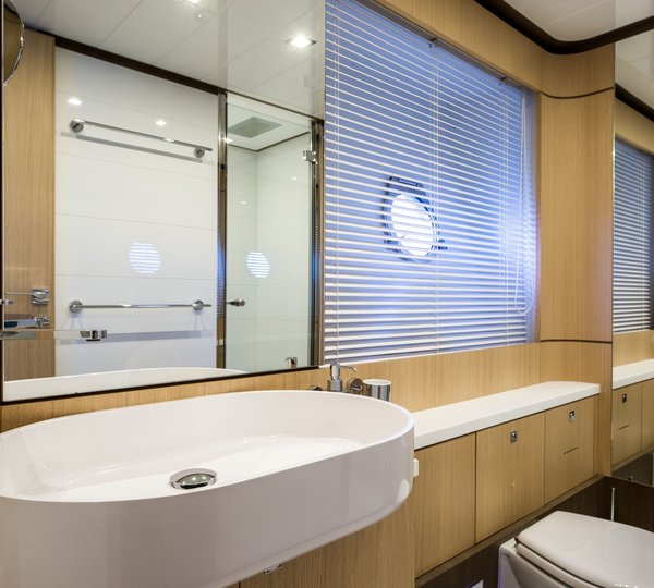 Ferretti 96 JAG B - VIP ensuite