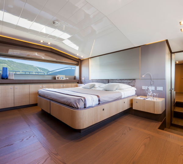 Ferretti 960 superyacht - owner suite