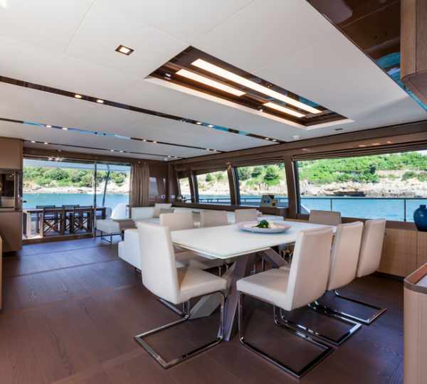 Ferretti 960 yacht - Dinette