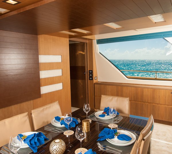 Ferretti AMORE MIO - Dining detail