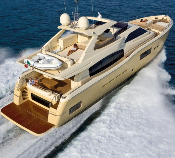 Ferretti Altura 840 Exterior