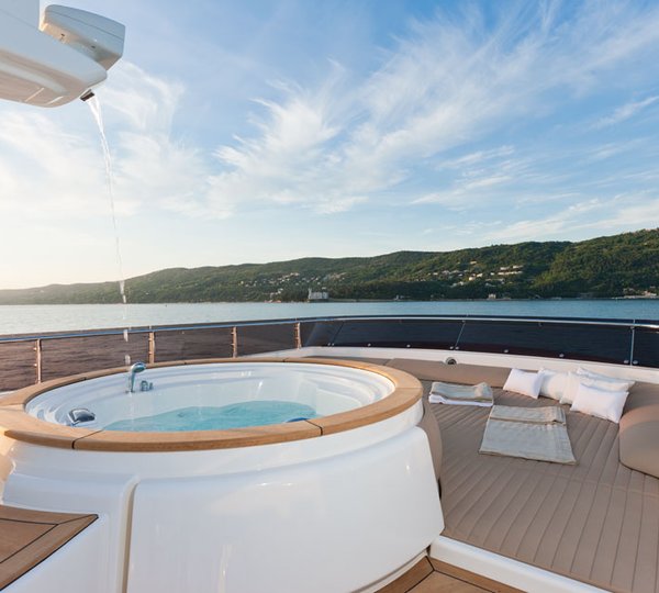 Ferretti Custom Line Navetta 33 ZIACANAIA Yacht - Flybridge