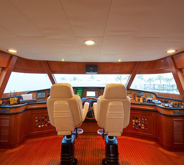 Ferretti Motor Yacht IMAGINE - Bridge