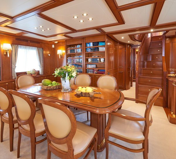 Ferretti Motor Yacht IMAGINE - Dining
