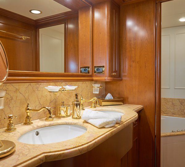 Ferretti Motor Yacht IMAGINE - Master ensuite