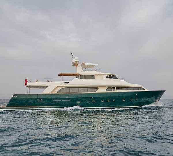 Ferretti Motor Yacht IMAGINE - Underway