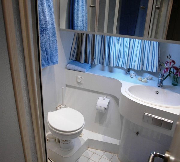 First Blue - VIP bath