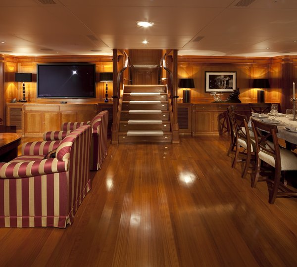 GALAXIA - Main Salon