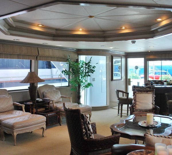 GILAINE O - Salon looking aft