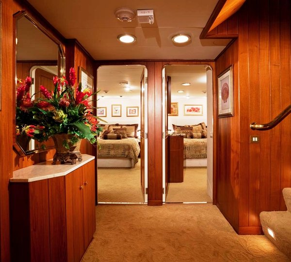 GOLDEN COMPASS -  Guest Foyer