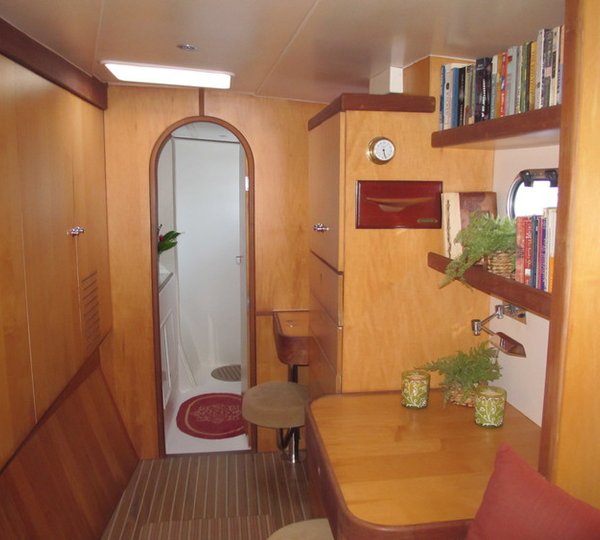 GREEN FLASH - To ensuite