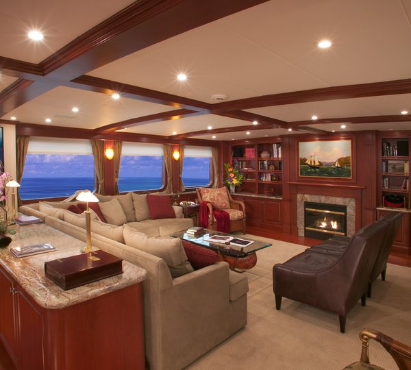 Golf Charter Yacht Stargazer -  Sky Lounge