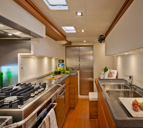 Grade Orazio Yacht - Galley - Photo Alain Proust