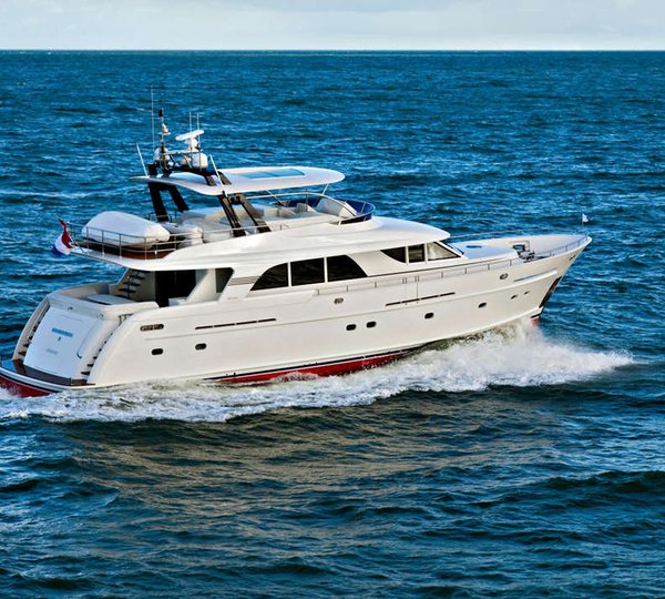 Guido de Groot designed Mulder 73 Flybridge Yacht at full speed